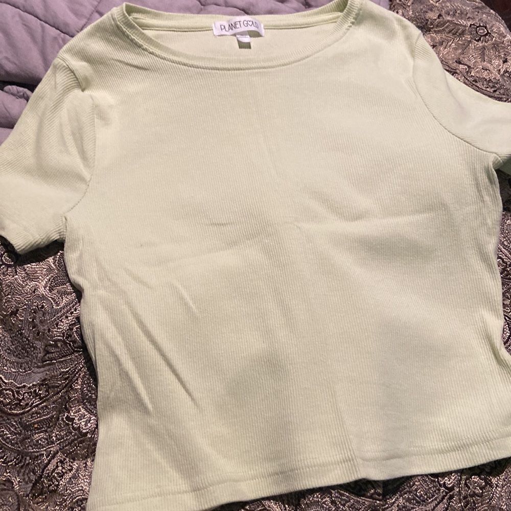 Planet gold green t shirt size XL excellent condition